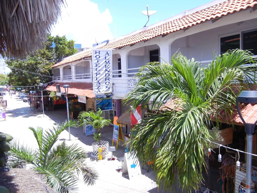 Hotel Plaza Almendros, Isla Mujeres Exterior photo